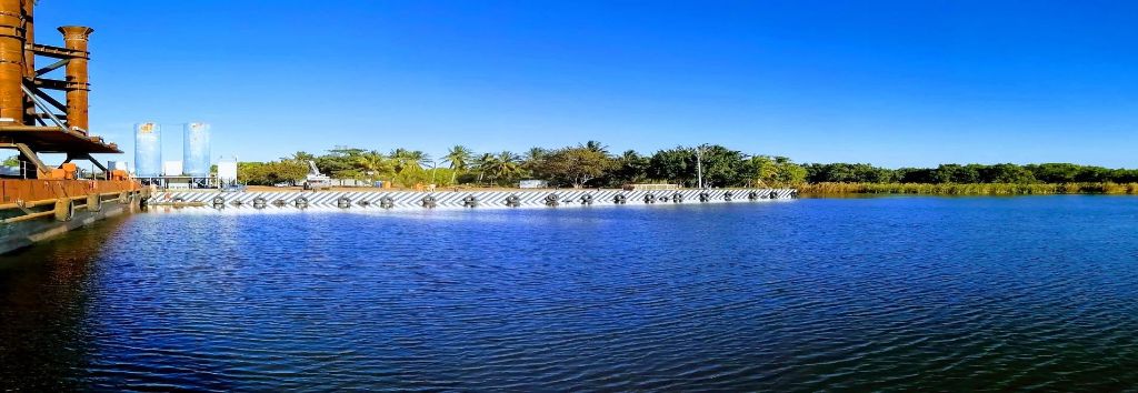 Vista panorámica del muelle marginal de Terminal El Espadañal sobre el río Grijalva